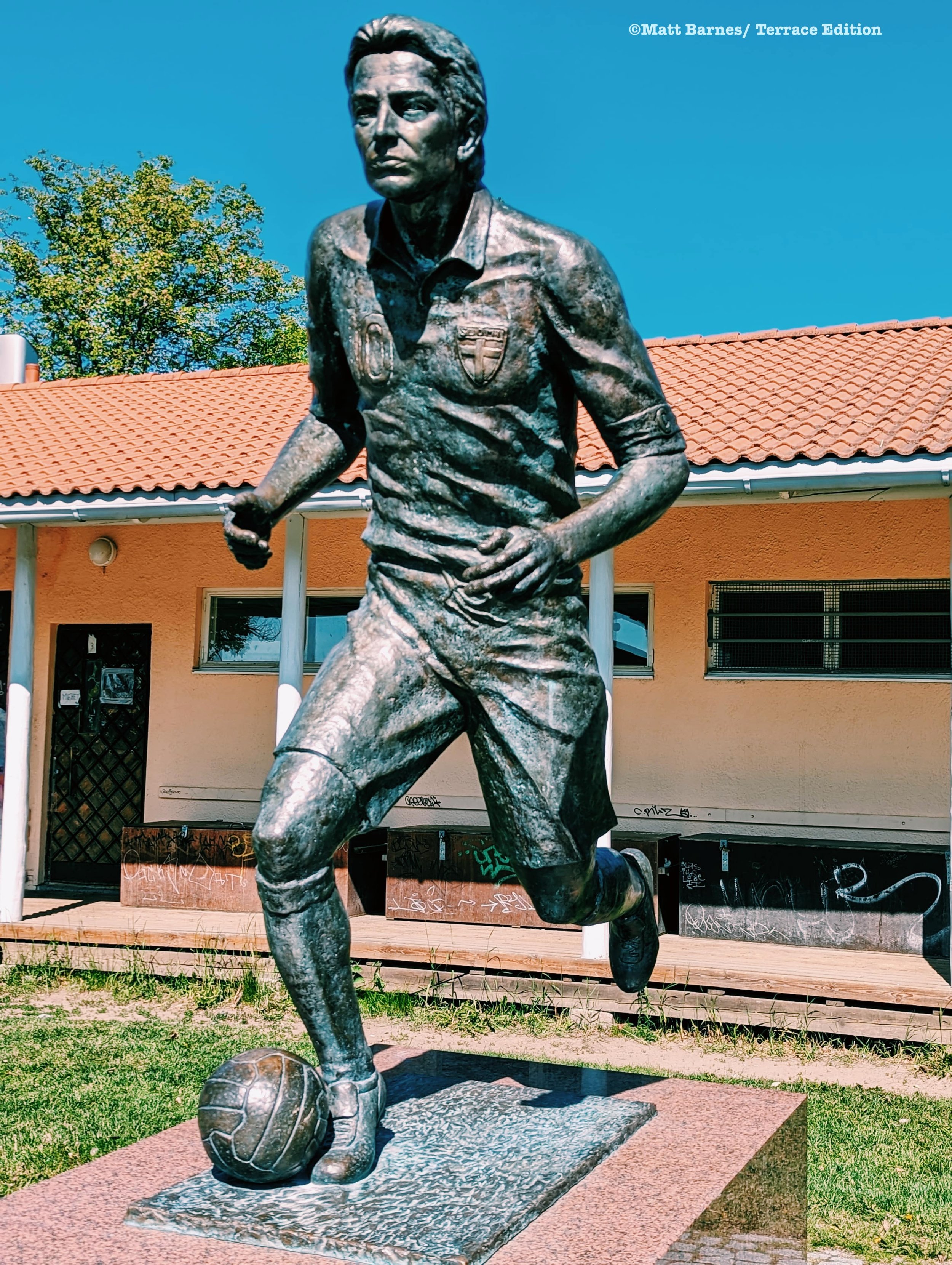 Looking for Jari: Lahden Reipas and Jari Litmanen. — Terrace Edition